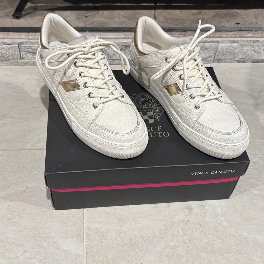 Vince Camuto Sneakers